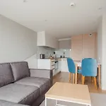 Shortstaypoland Apartman *