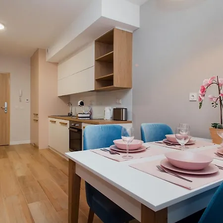 Shortstaypoland Apartamento *